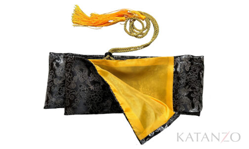 Schwarze Katana Schwerttasche mit silbernem Drachenmuster und goldfarbenem Innenfutter