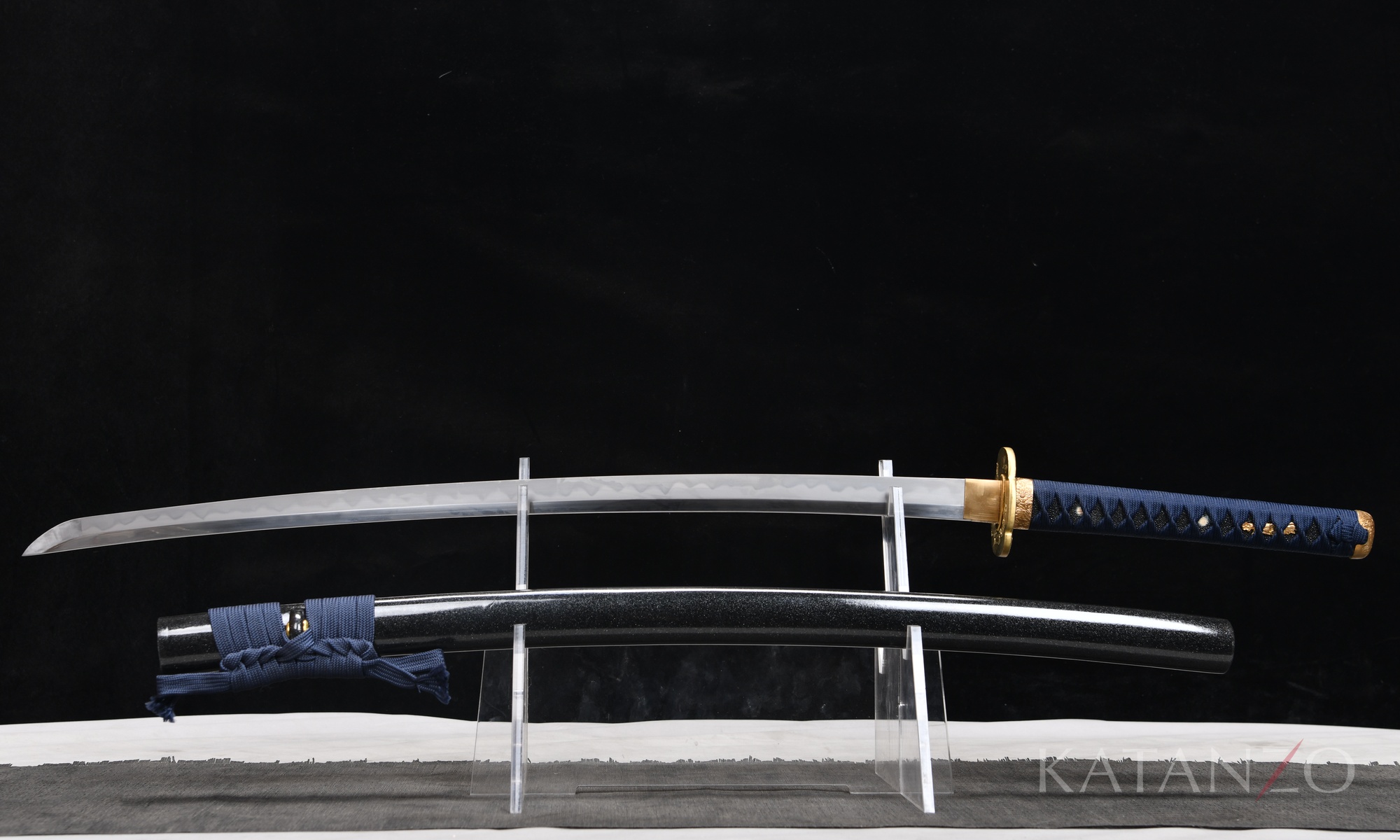 Katana Hanadori aus T10 Stahl mit blauer Seidenwicklung
