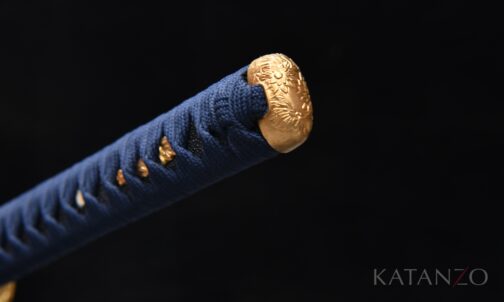 schwarz lackierte Saya und Messing Tsuba mit Blütenmotiv