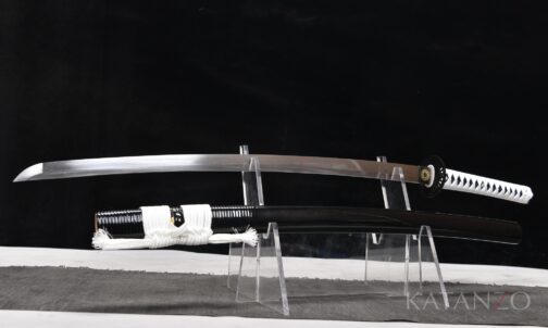 schwarz lackierte Saya mit weisser Seidenwicklung am Samurai Schwert