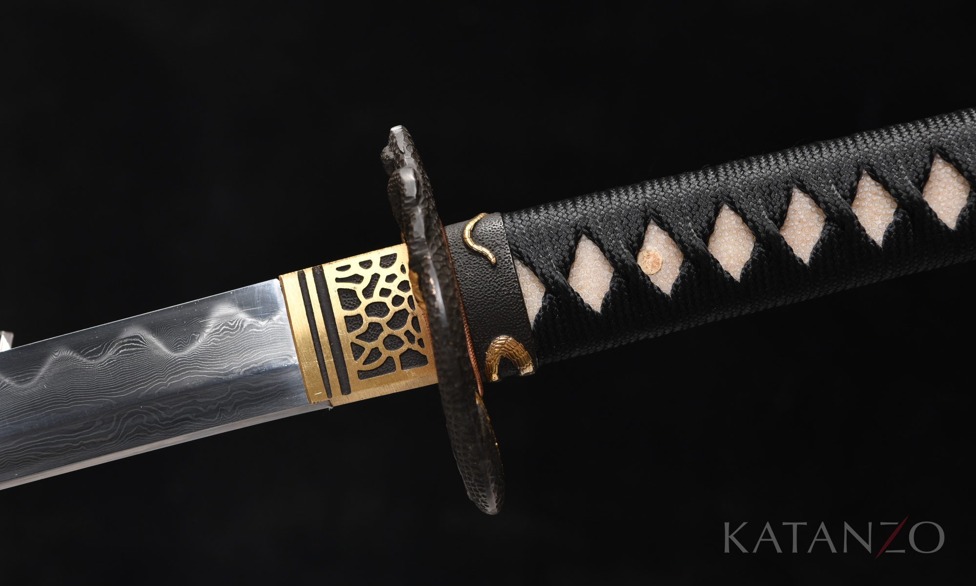 Rosenholz Saya und Schlangen-Tsuba am Samurai Schwert