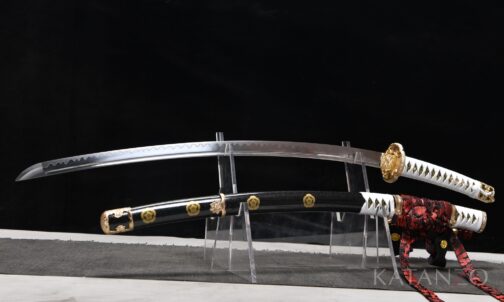 Hanamon Tachi mit schwarzer Hartholz-Saya, goldfarbenen Blütenwappen und weisser Griffwicklung