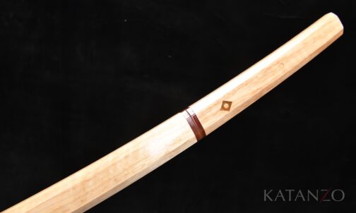 Shiraki Shirasaya Katana Griff aus hellem Paulowniaholz mit Hornelementen und zwei Mekugi