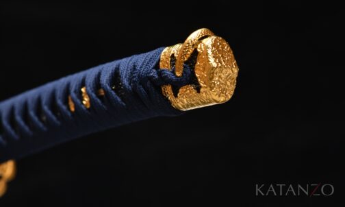 Tsuka mit schwarzem Rochenhaut-Imitat und dunkelblauer Seidenwicklung