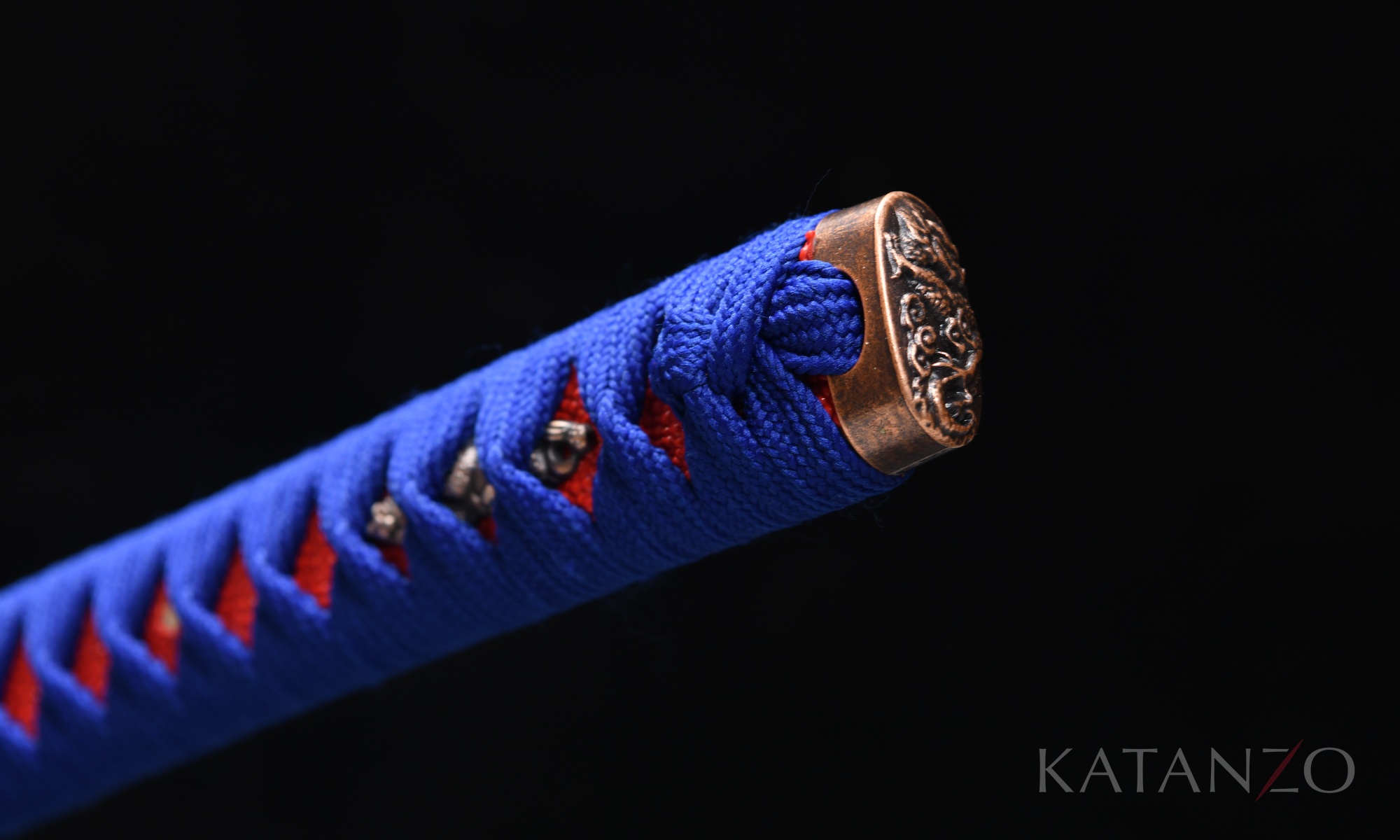 Tsuka mit rotem Rochenhaut-Imitat und blauer japanischer Seide