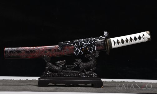 Makiryū Tanto mit schwarz-roter gravierter Hartholz-Saya und weisser Griffwicklung