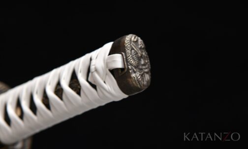 Tsuka mit schwarzem Rochenhaut-Imitat und weisser Kunstlederwicklung