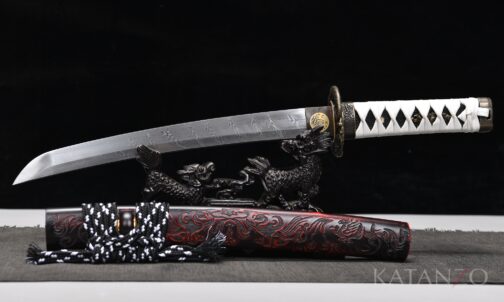 Makiryū Tanto mit schwarz-roter gravierter Hartholz-Saya und weisser Griffwicklung