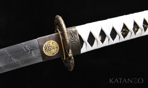 Tsuka mit schwarzem Rochenhaut-Imitat und weisser Kunstlederwicklung
