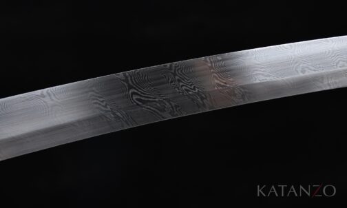 Gefaltete T10 Klinge mit sichtbarer Stahlstruktur