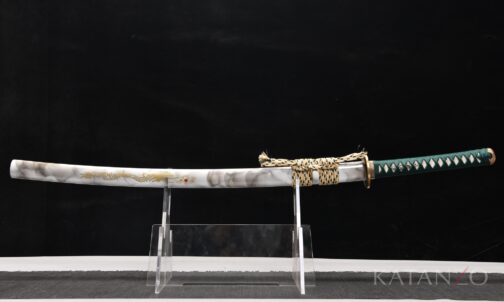 Hakuryū Katana mit weiss marmorierter Saya und goldenem Drachenmotiv