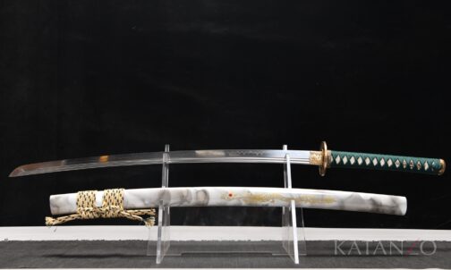 Hakuryū Katana mit weiss marmorierter Saya und goldenem Drachenmotiv