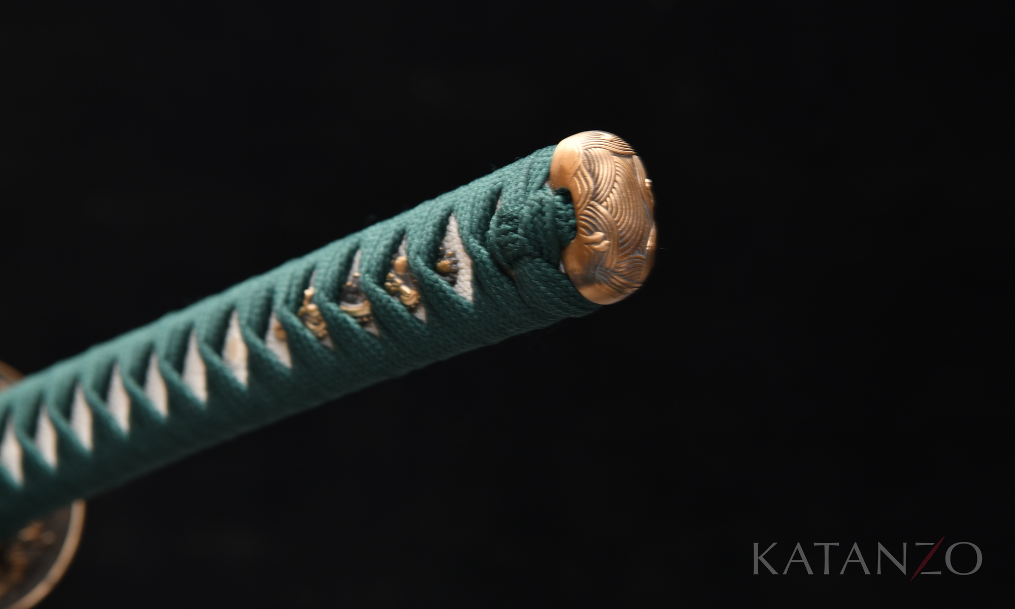 Tsuka mit heller Rochenhaut und dunkelgrüner Seidenwicklung