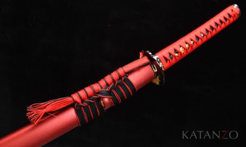 Kurenai Katana mit tiefroter Hartholz-Saya sowie roter Griffwicklung