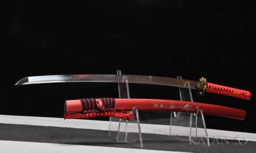 Kurenai Katana mit tiefroter Hartholz-Saya, Bambus- und Vogelmotiv sowie roter Griffwicklung