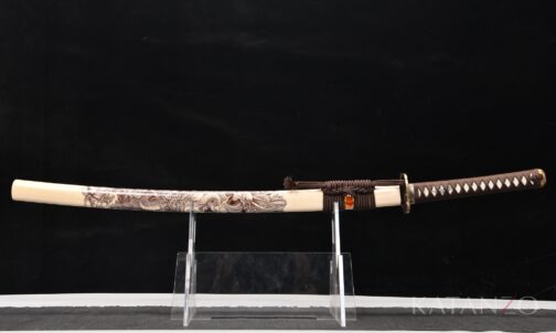 Kuriryū Katana mit heller Hartholz-Saya, braunem Drachenmotiv und dunkelbrauner Griffwicklung