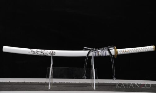 Shiro no Otome Katana mit weisser Hartholz-Saya, figürlichem Motiv und goldfarbenen Messingbeschlägen