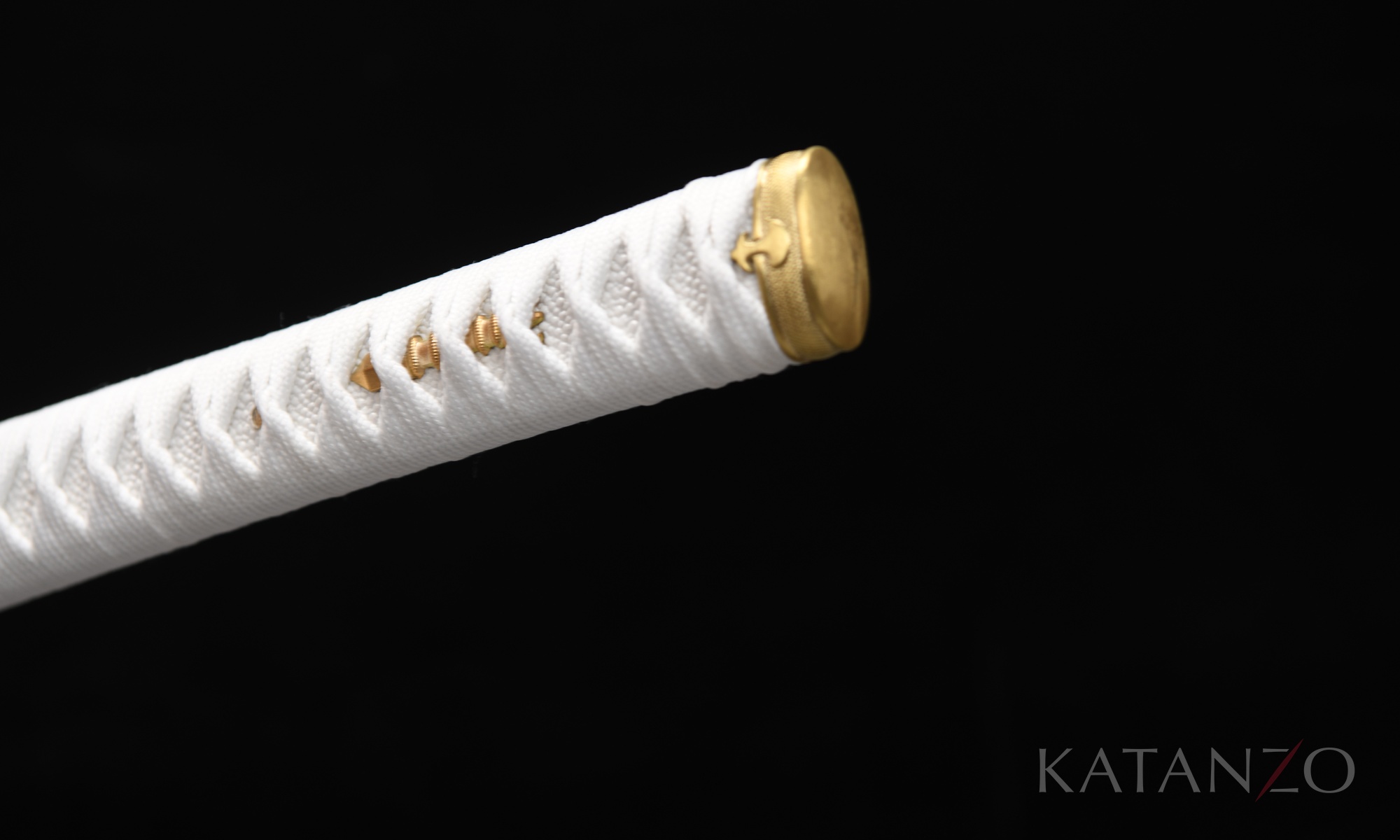 Tsuka mit weissem Rochenhaut-Imitat und weisser Seidenwicklung
