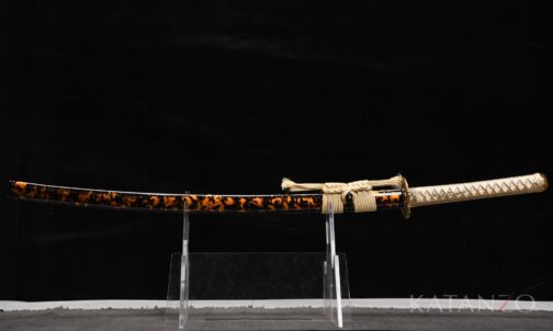 Hinoko Katana mit schwarz lackierter Hartholz-Saya, orangefarbenem Muster und goldfarbener Seidenwicklung