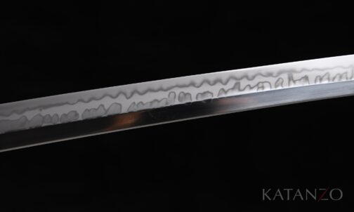 Lehmgehärtete 1095 Klinge des Hinoko Katana mit echtem Hamon und Sashikomi-Politur