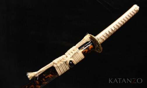 Hinoko Katana mit schwarz lackierter Hartholz-Saya, orangefarbenem Muster und goldfarbener Seidenwicklung