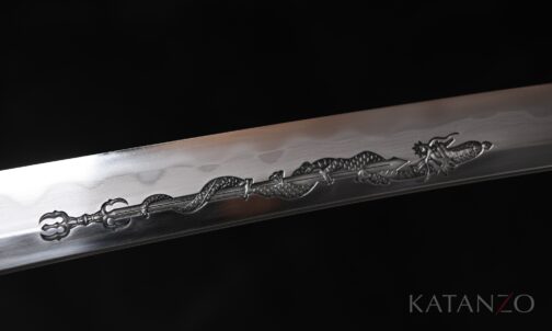 Gefaltete Honsanmai-Klinge des Midoriryū Katana mit echtem Hamon und Drachengravur