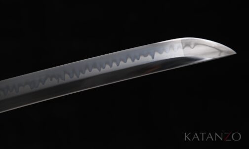 Lehmgehärtete T10 Klinge des Midorigasane Katana mit echtem Hamon und Sashikomi-Politur