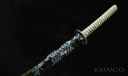 Midorigasane Katana mit grün-schwarz lackierter Hartholz-Saya und geschwungenen Gravuren