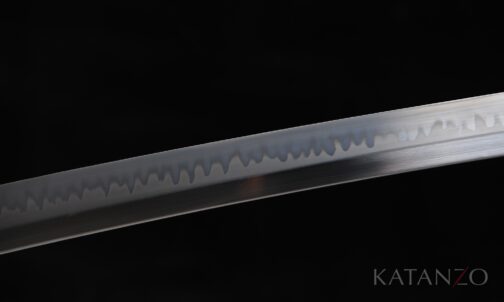 Lehmgehärtete T10 Klinge des Midorigasane Katana mit echtem Hamon und Sashikomi-Politur