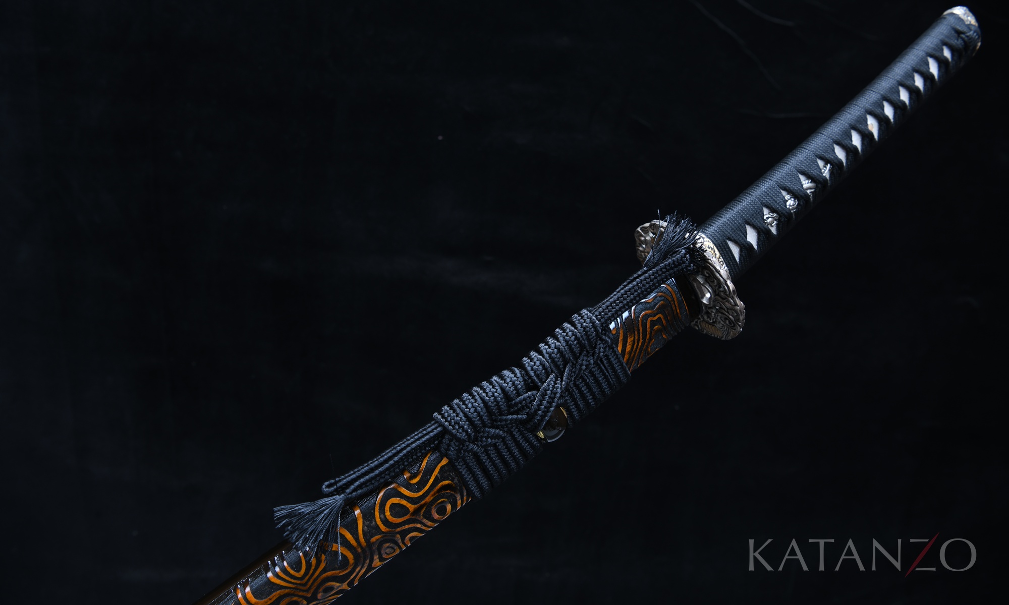 Kohakuryū Katana mit dunkler Hartholz-Saya und bernsteinfarbenem Drachenmotiv